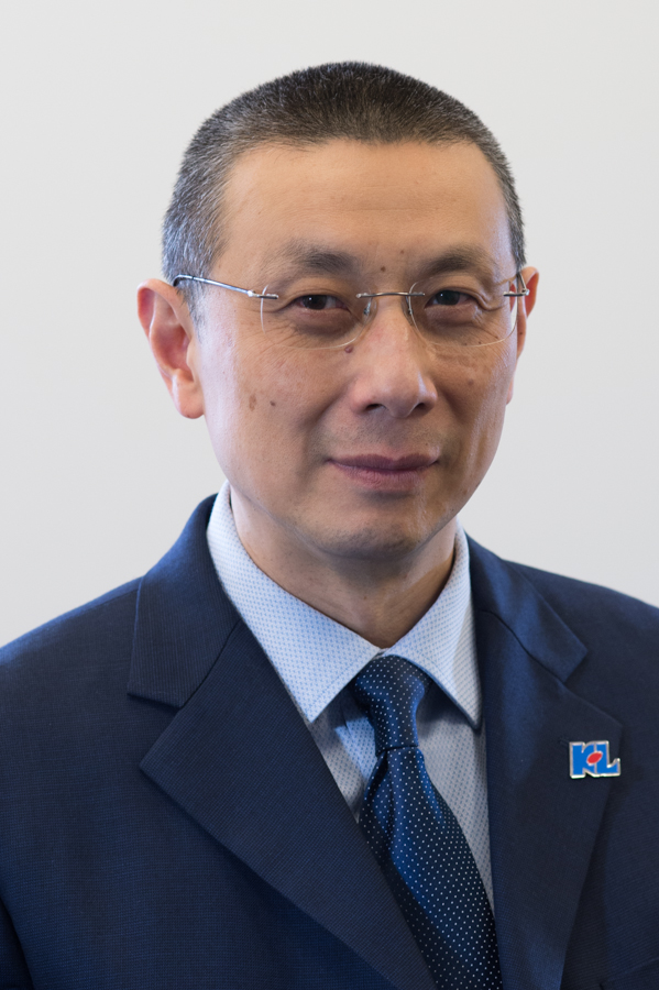 Dr Kevin Lin